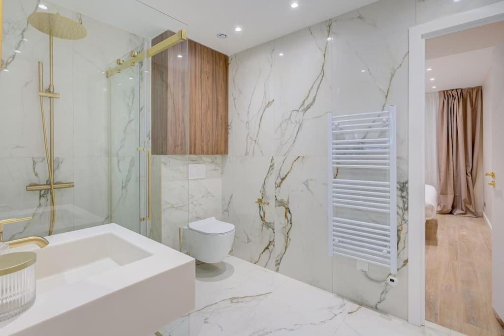 Appartamento Peaceful Getaway Near Marais - With Ac