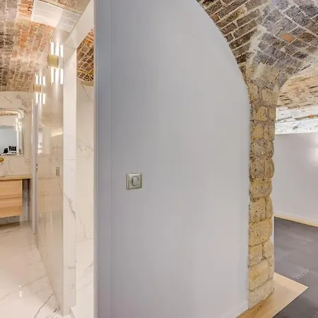 Peaceful Getaway Near Marais - With Ac Appartamento Parigi
